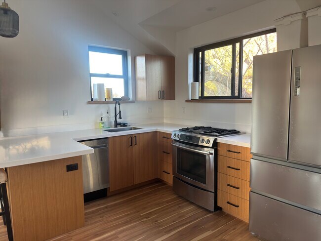 Building Photo - 124 NW Columbia St