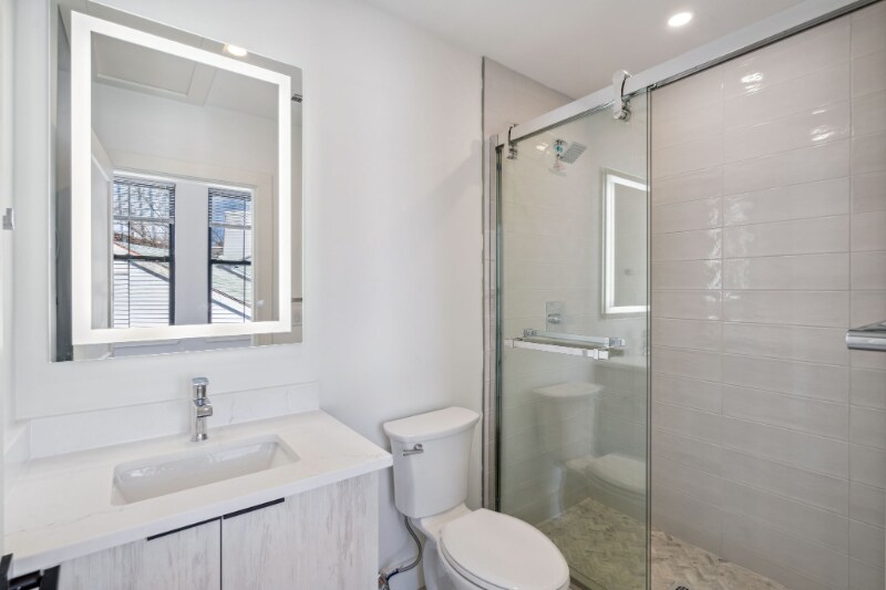 Building Photo - 3439 Lancaster Ave