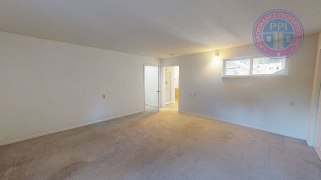 Building Photo - FIRST ADDITION - LAKE OSWEGO / SINGLE LEVE...
