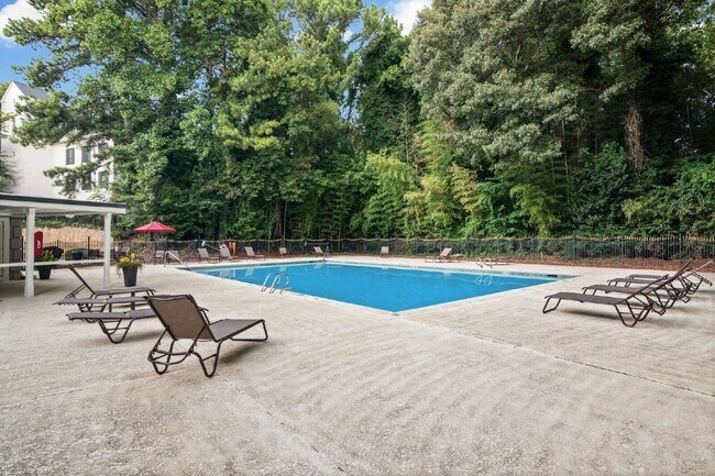 Building Photo - 3115 Pine Heights Dr NE