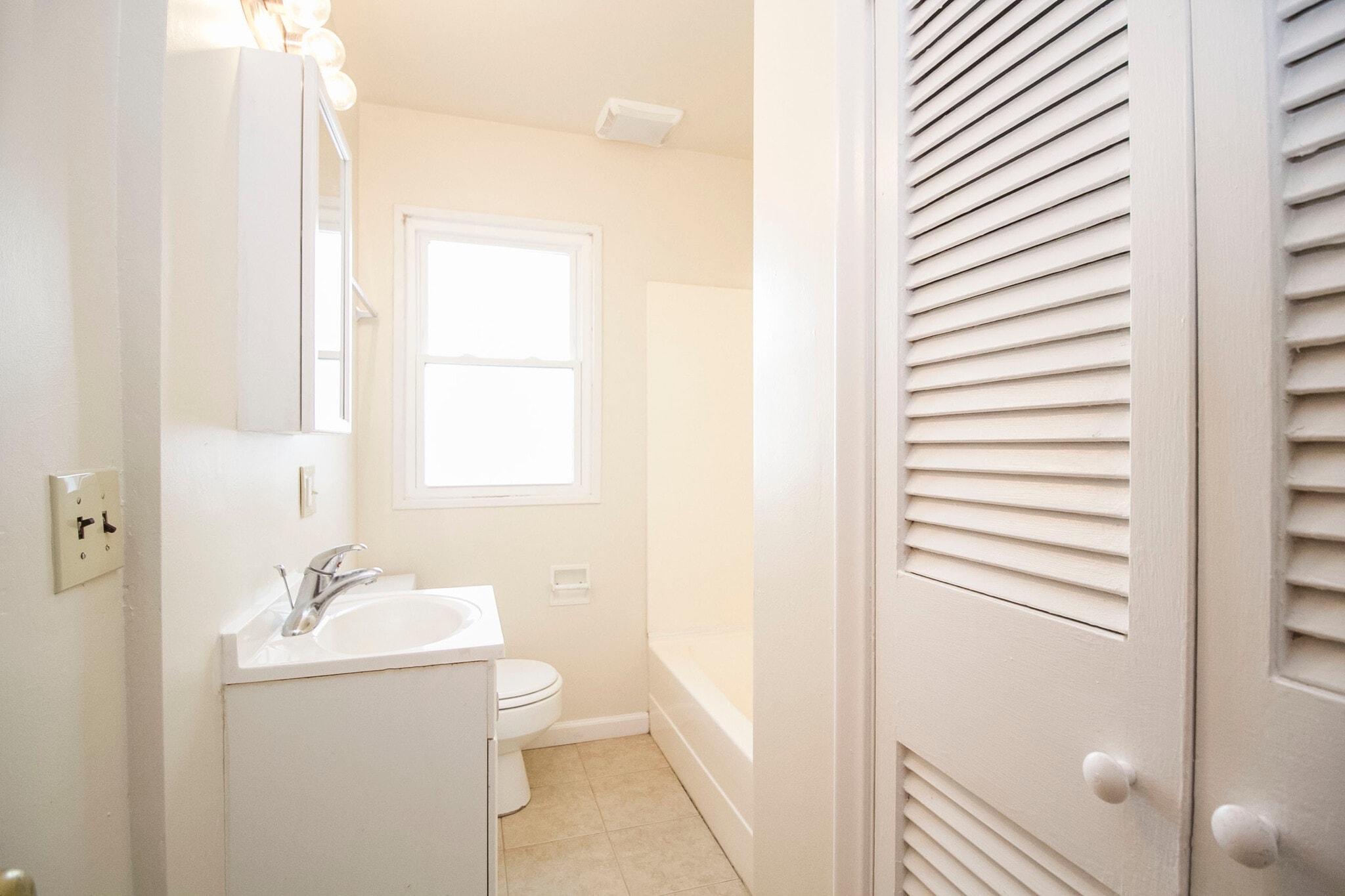 Building Photo - 1758 Talbot St