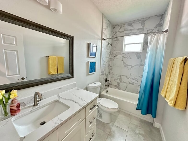 Building Photo - 4720 Emerson Ave S