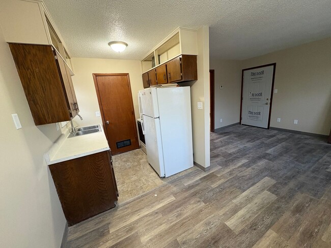 Building Photo - 1 Bed 1 Bath Remodeled! Near K-State! Available May 1!