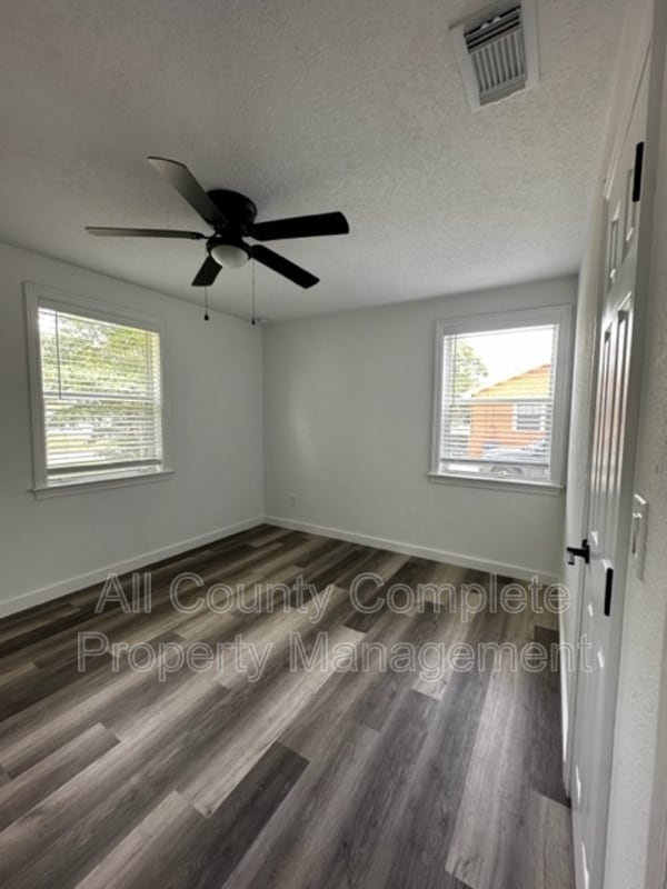 Building Photo - 7616 Lueders Ave