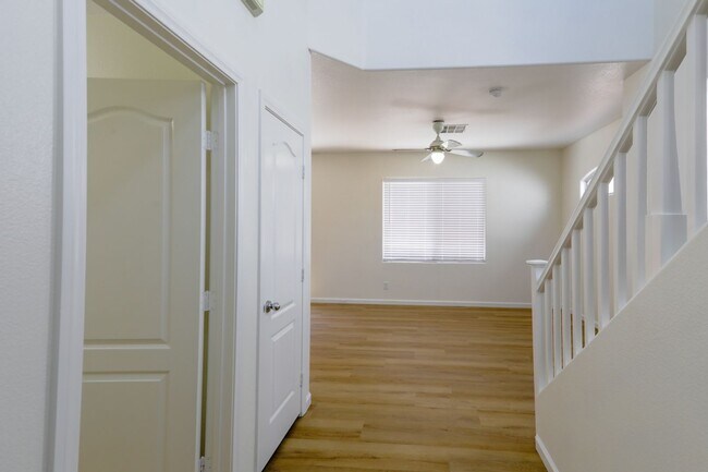 Building Photo - 3 Bedroom And Loft Southwest Gated Communi...