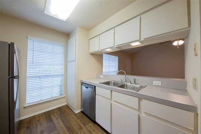 Building Photo - 2605 Brickford Cove