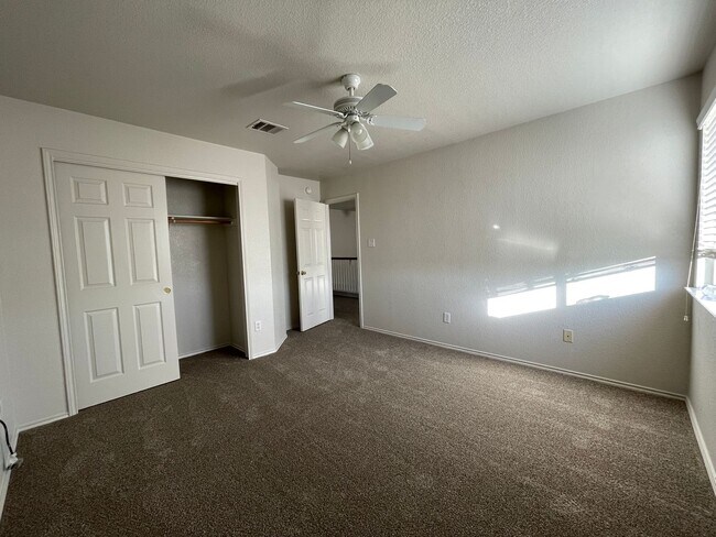 Building Photo - 4902 Golden Gate Dr