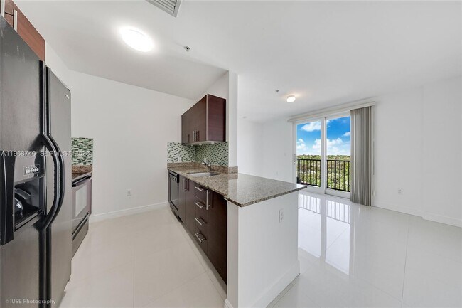 Building Photo - 2701 SW 3rd Ave