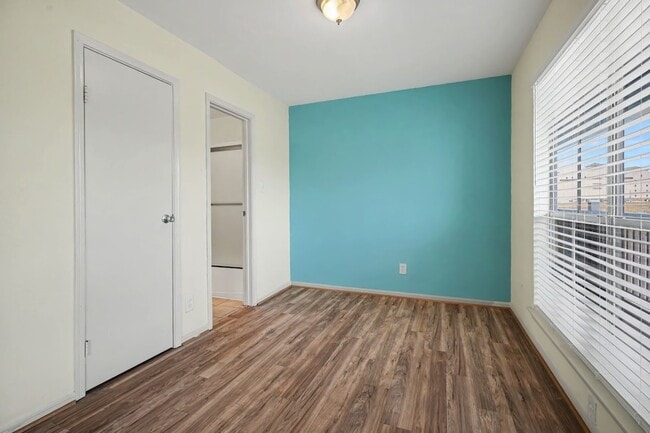 Building Photo - 3506 Cove View Blvd