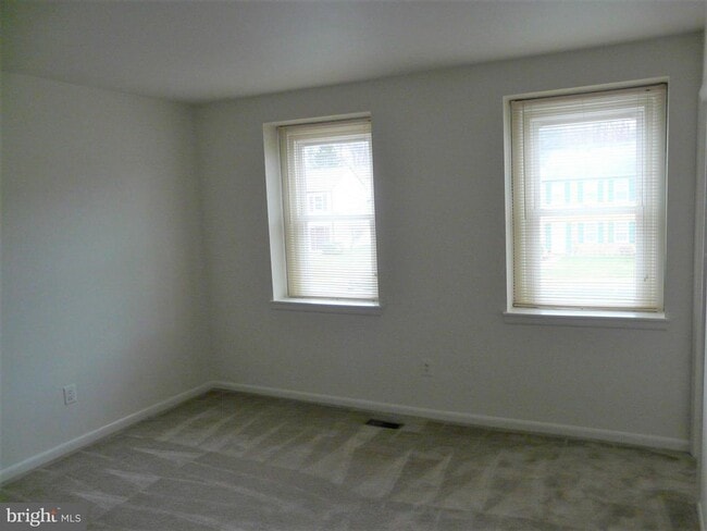 Building Photo - 902 Cheshire Ct