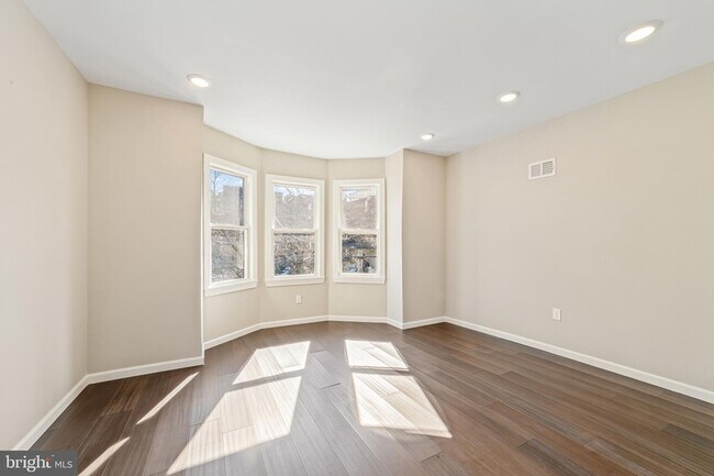 Building Photo - 4707 Sansom St