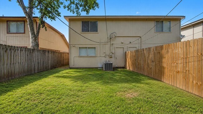 Building Photo - 6702 Tamar Dr