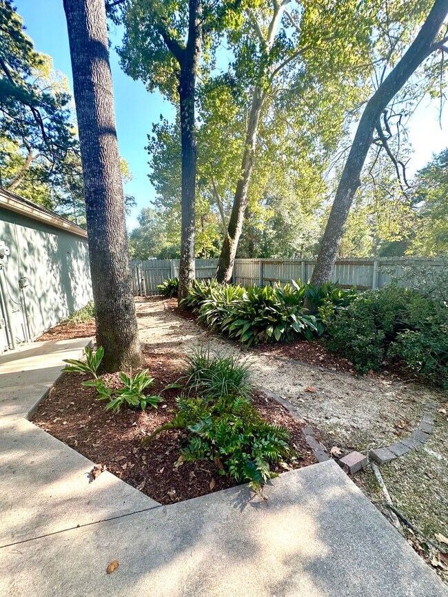 Building Photo - White Oak Common 3BR 2 1/2BA