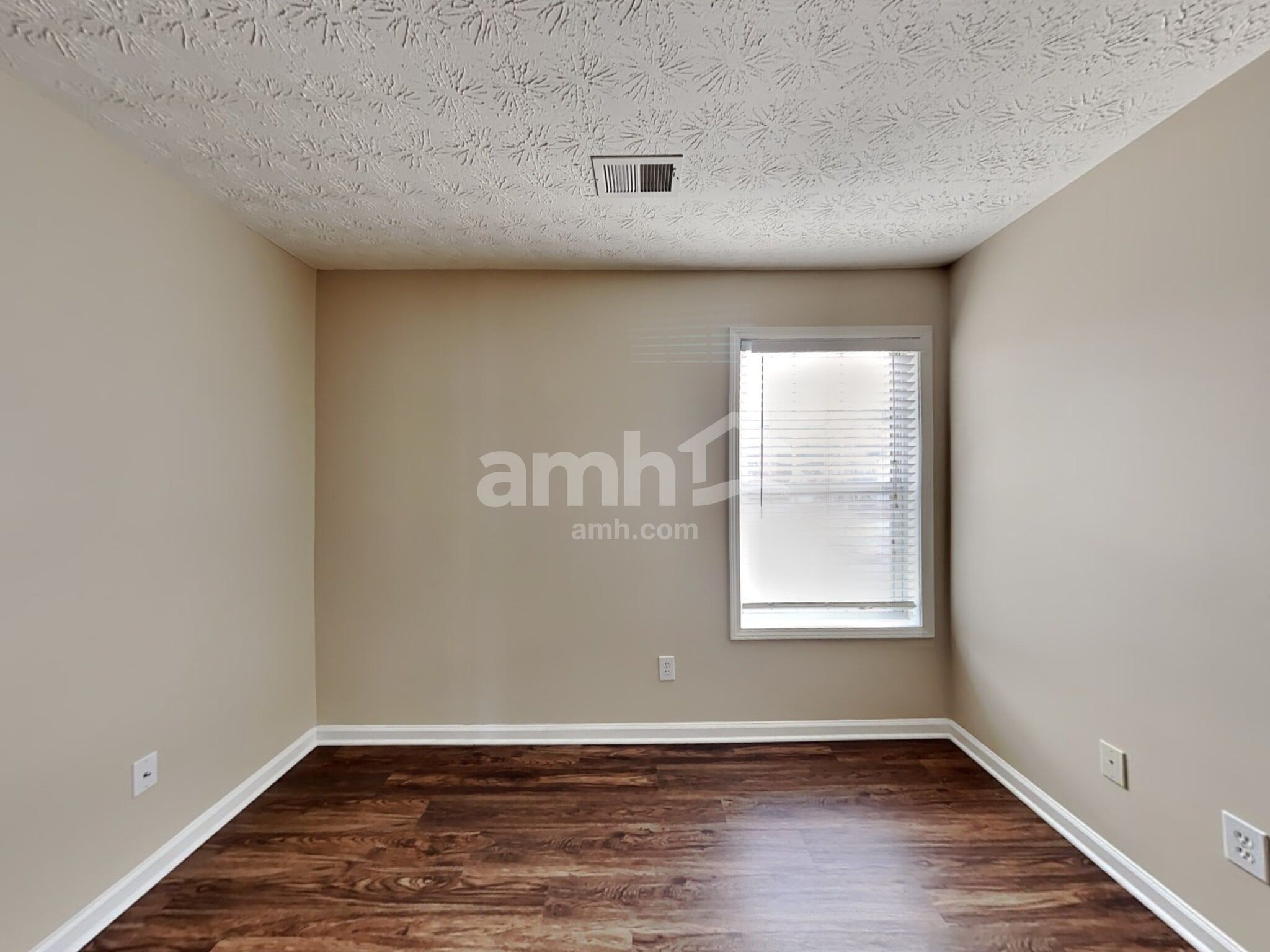 Building Photo - 732 Winbrook Dr