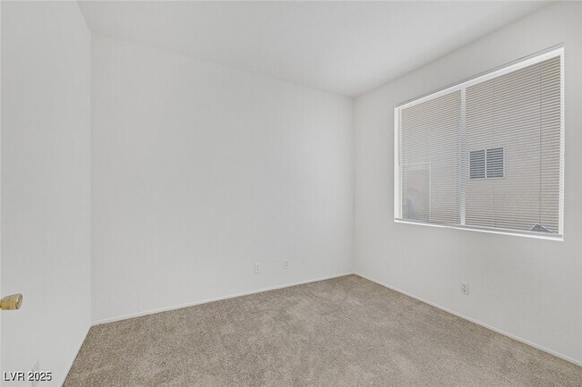 Building Photo - 6520 Lombard Dr