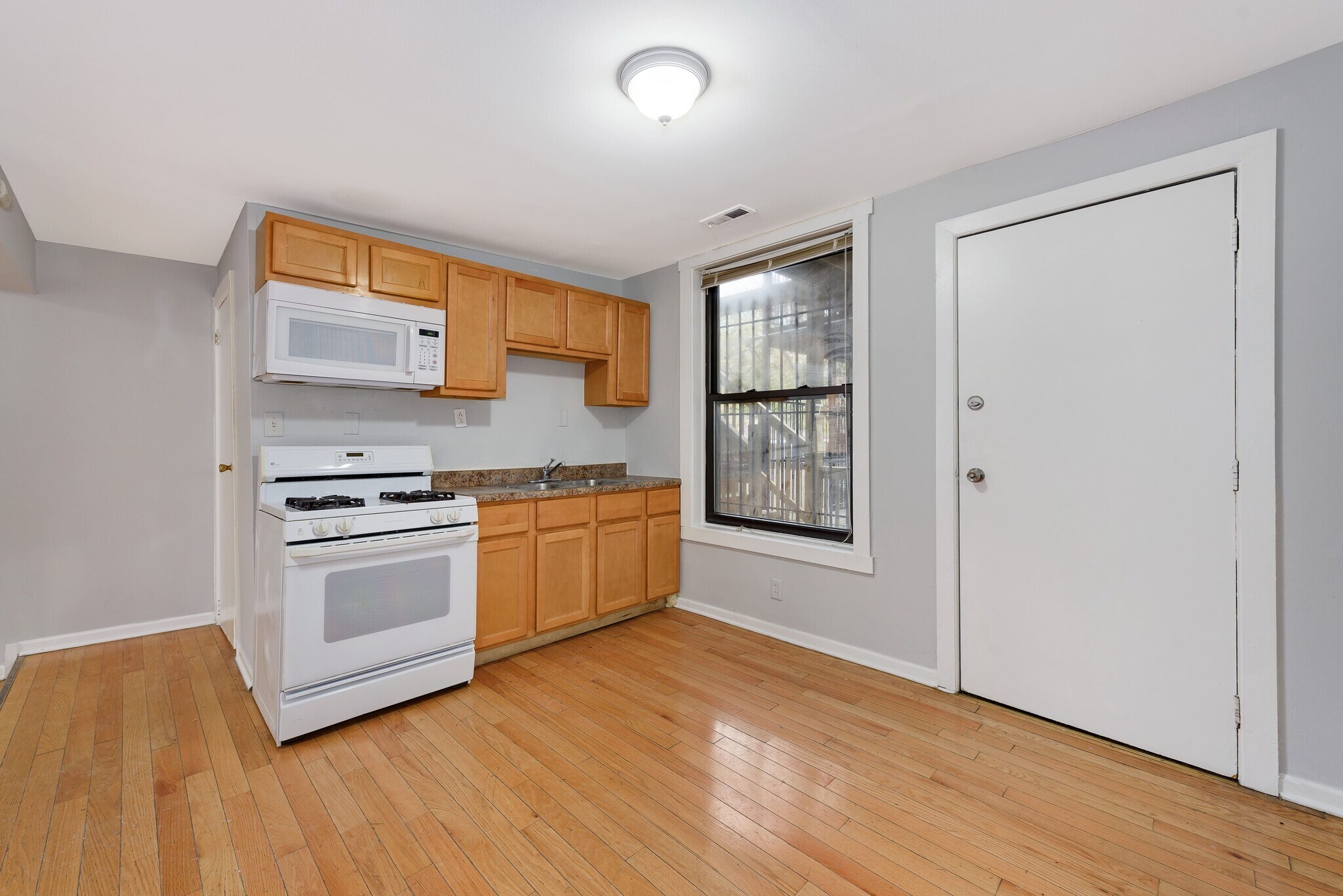 Building Photo - 2606 W Le Moyne St