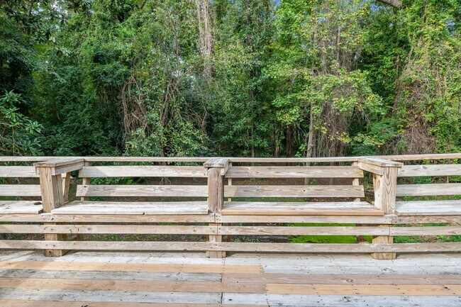 Building Photo - 2405 Jefferson Dr