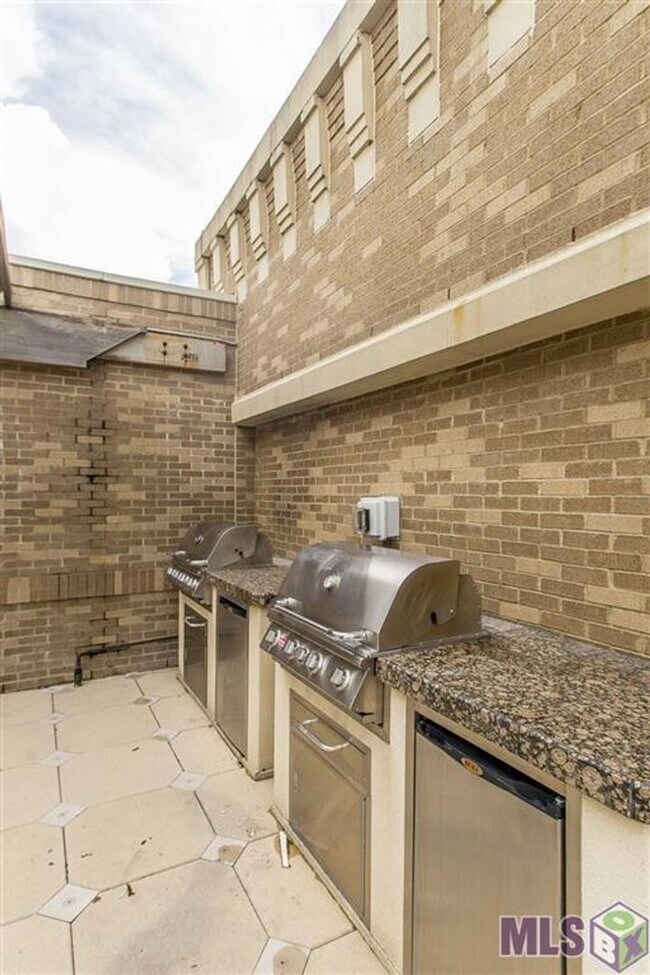 Building Photo - Pristine 1 bedroom, 1 bath in Perkins Rowe