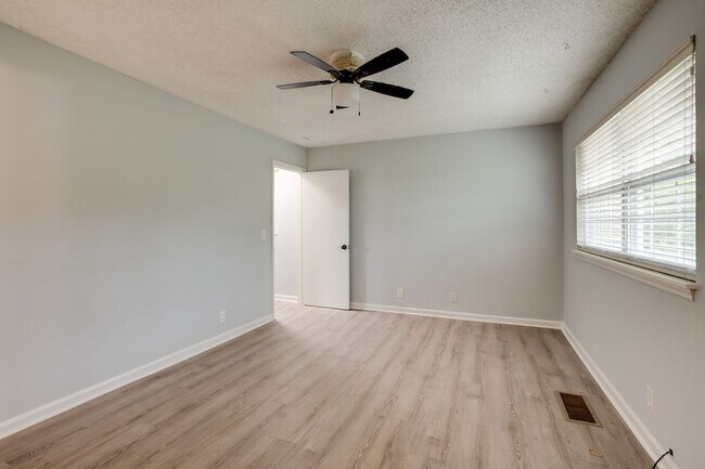 Building Photo - 741 Long Hunter Ct