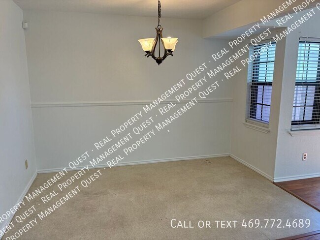 Building Photo - 2402 Sunflower Dr