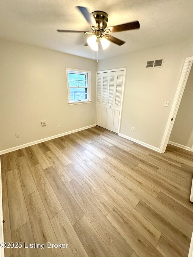 Building Photo - 6203 Lynnchester Dr
