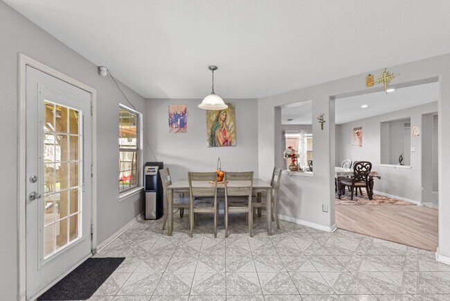 Building Photo - 1022 Americana Dr