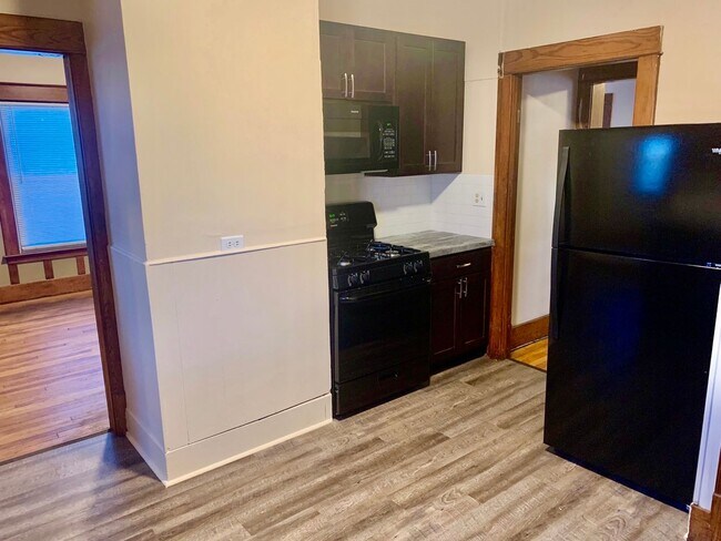 Building Photo - 4 Bedroom, 1.5 Bath Home – North East Gran...