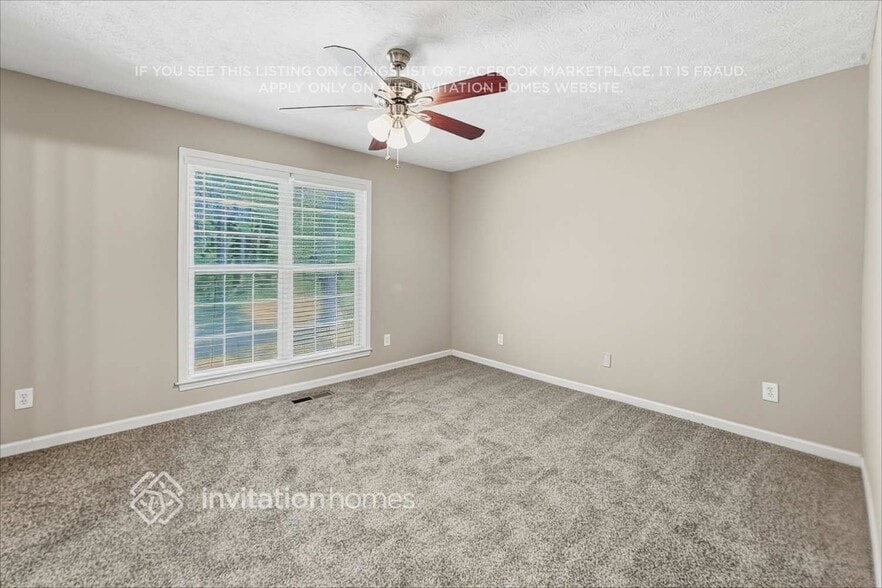 Building Photo - 3933 Edgebrook Dr