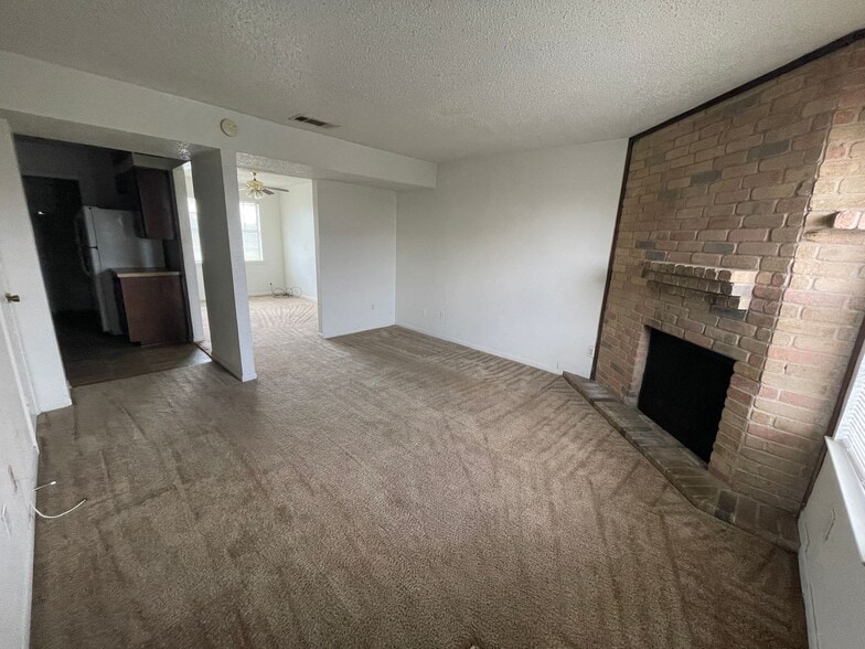 Building Photo - 1006 Eastside Dr