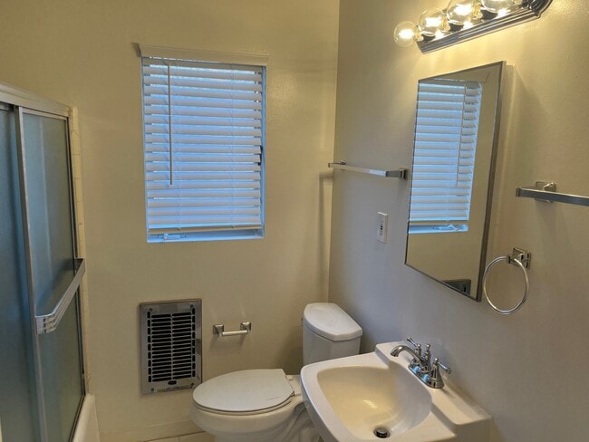 Bath - 3181 S Barrington Ave