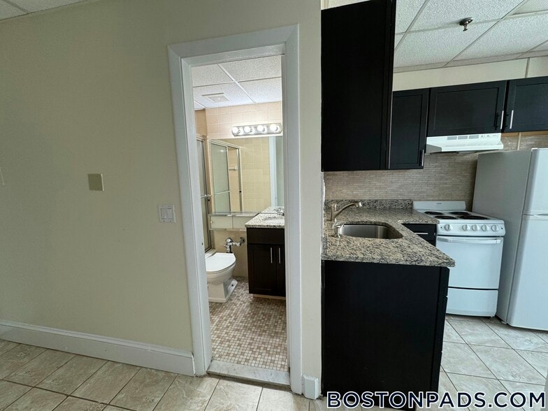 Building Photo - 62 Boylston St