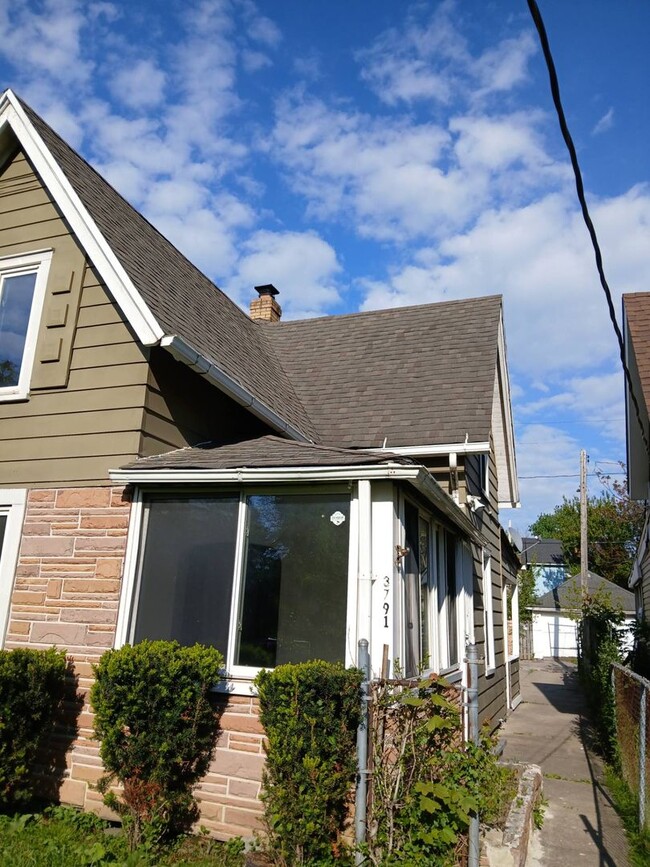 Building Photo - Newly Renovated 4BR/1BA Single-Family Home with Garage – Cleveland