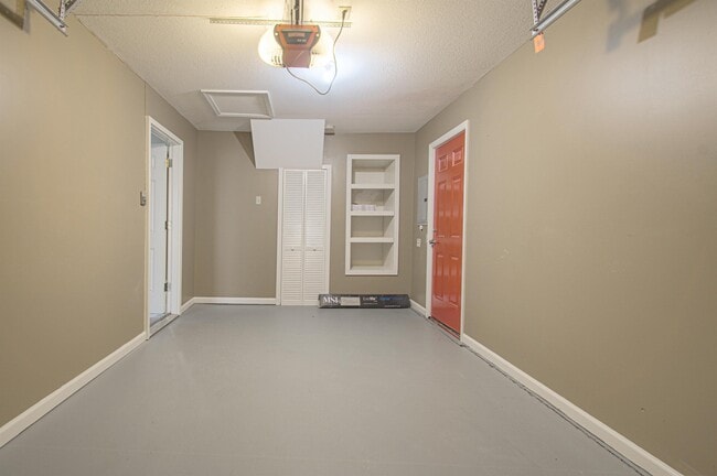 Building Photo - 6905 E 112th St