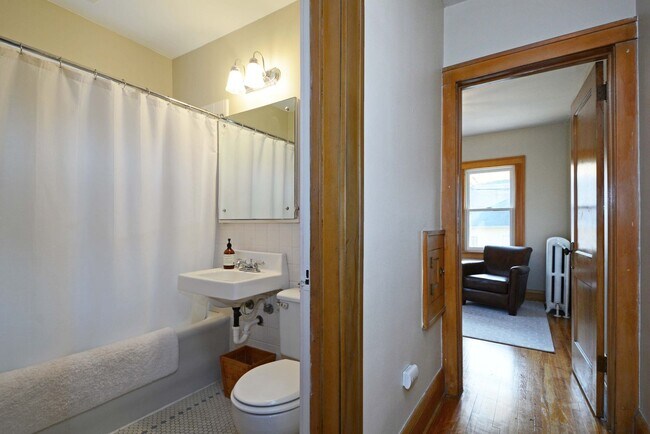 Building Photo - 4815-4817 Columbus Ave S