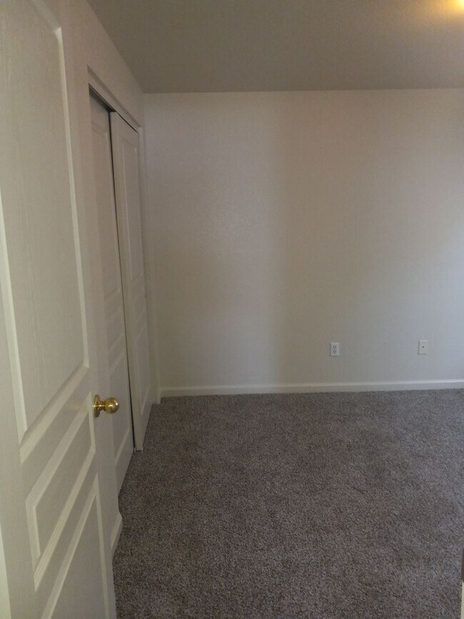 Building Photo - Bright & Spacious Dayton Home with Large Backyard – $2,250