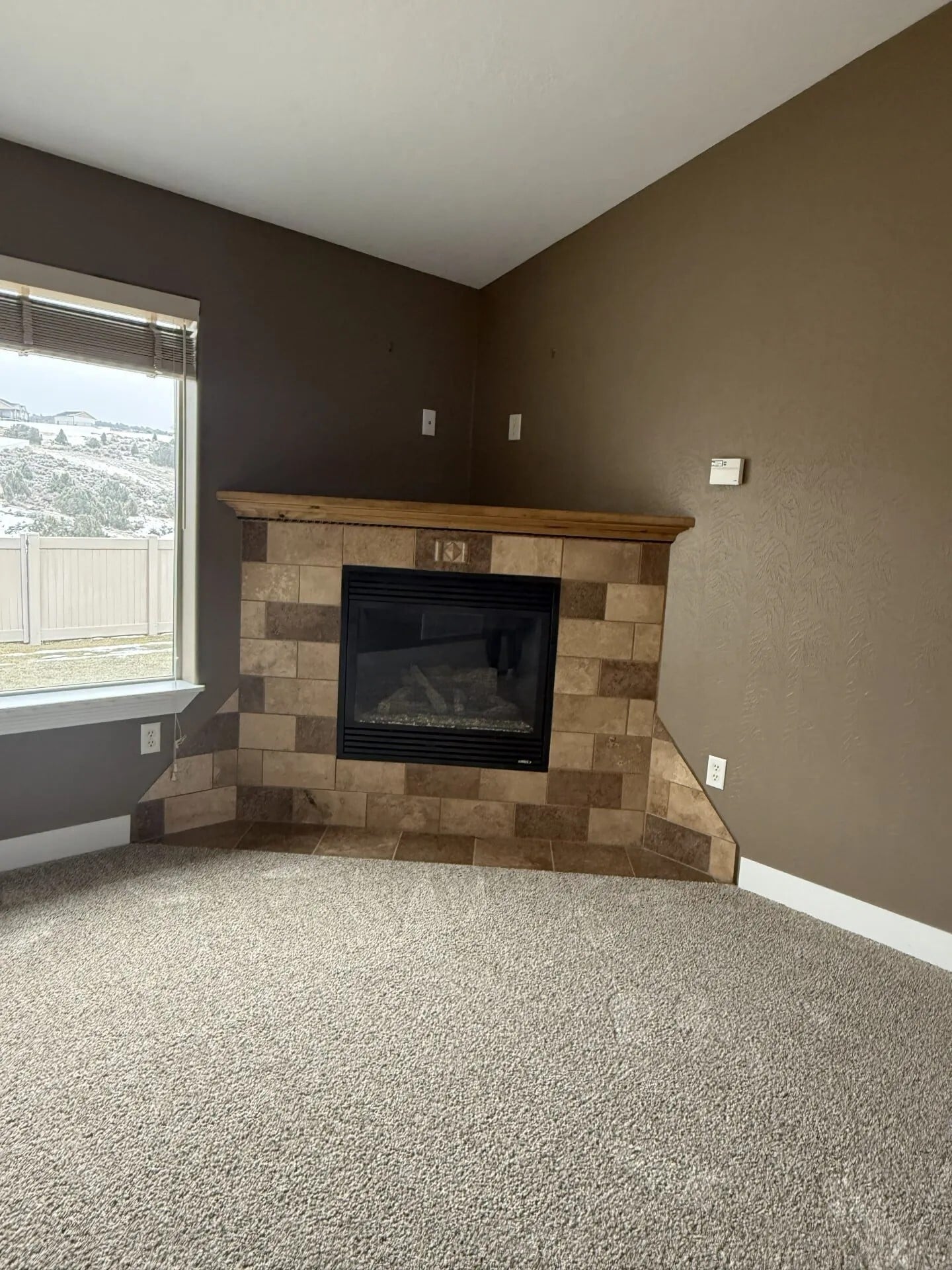 Building Photo - 1390 Stoneridge Dr