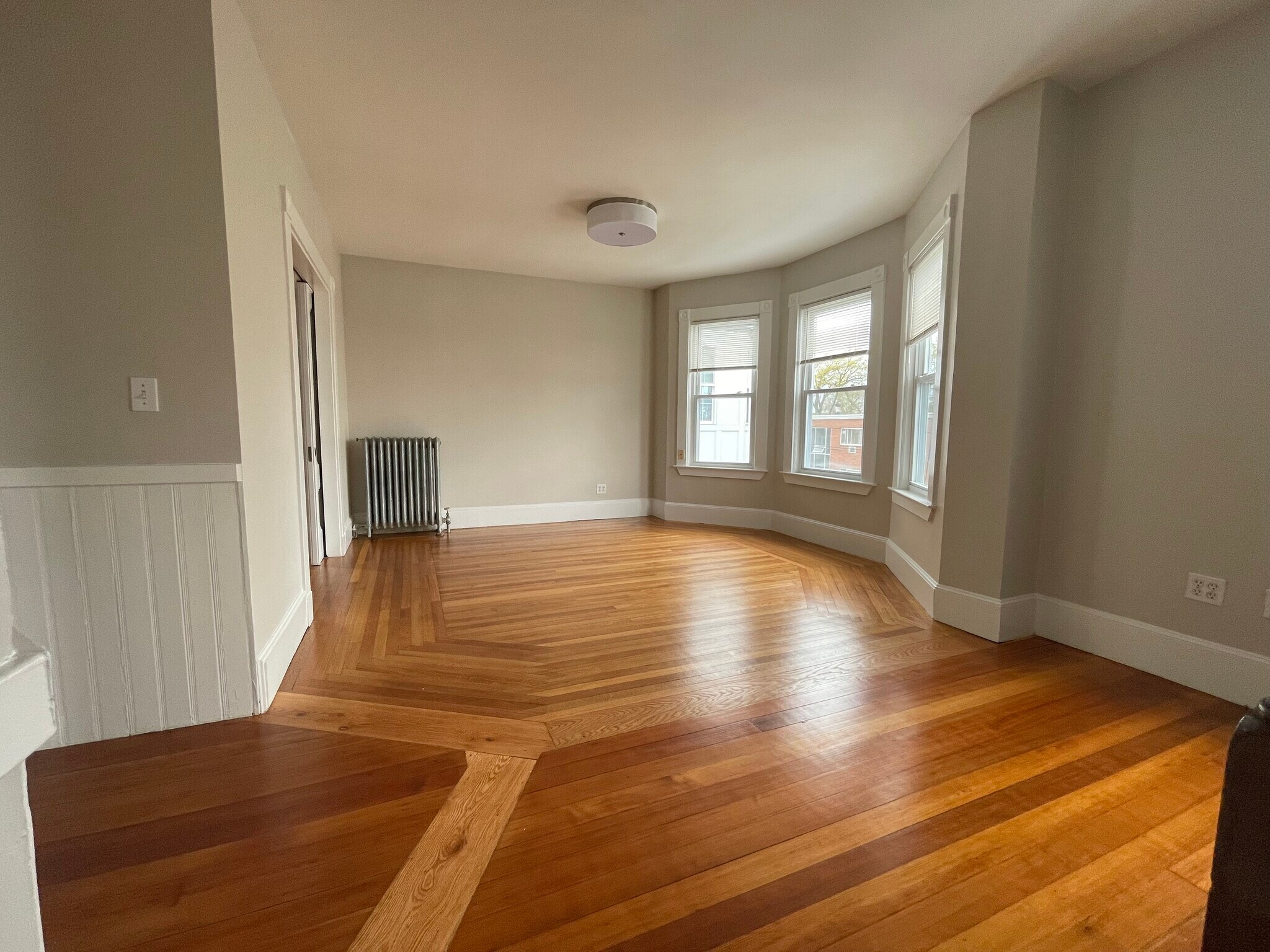 Building Photo - 27 Dix St