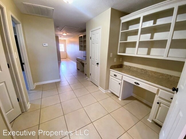 Building Photo - Spacious 2-Bedroom Duplex Near McNeese Sta...