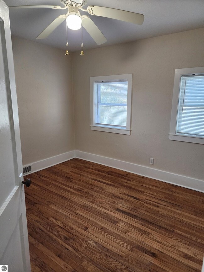 Building Photo - 620 W Ninth St