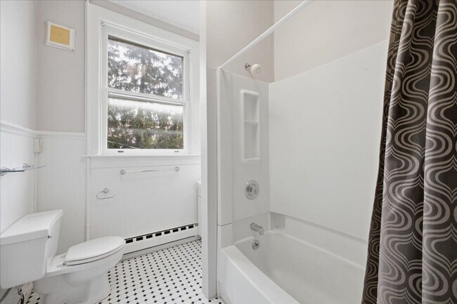 Building Photo - 825 Delaware Ave