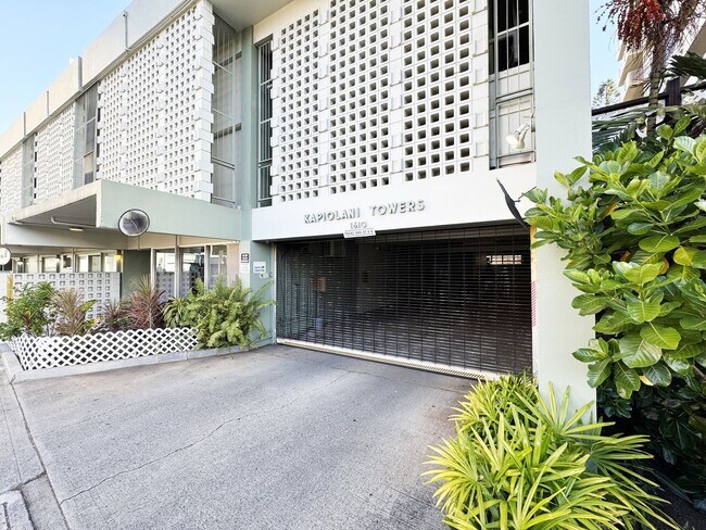 Building Photo - Honolulu Condo with Split A/C, One Secured...