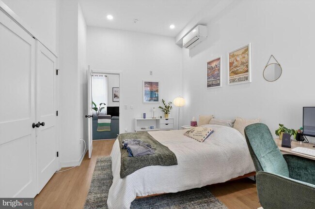 Building Photo - 1134 Pine St