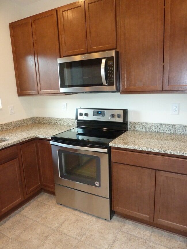 Building Photo - Beautiful Brick Home in Primrose Creek – B...