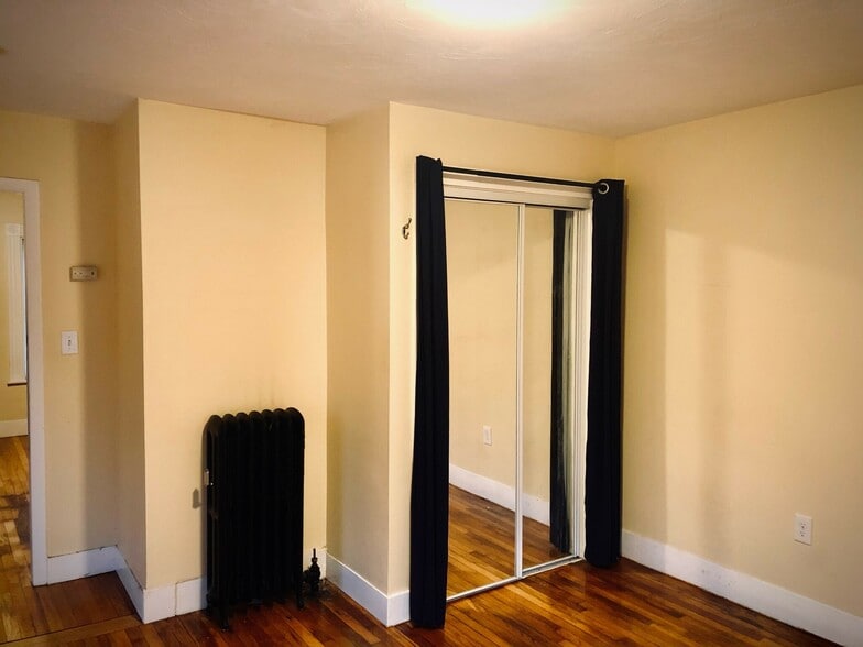 Building Photo - 5-7 Blake St