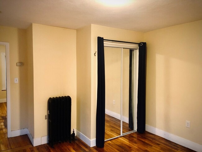 Building Photo - 5-7 Blake St