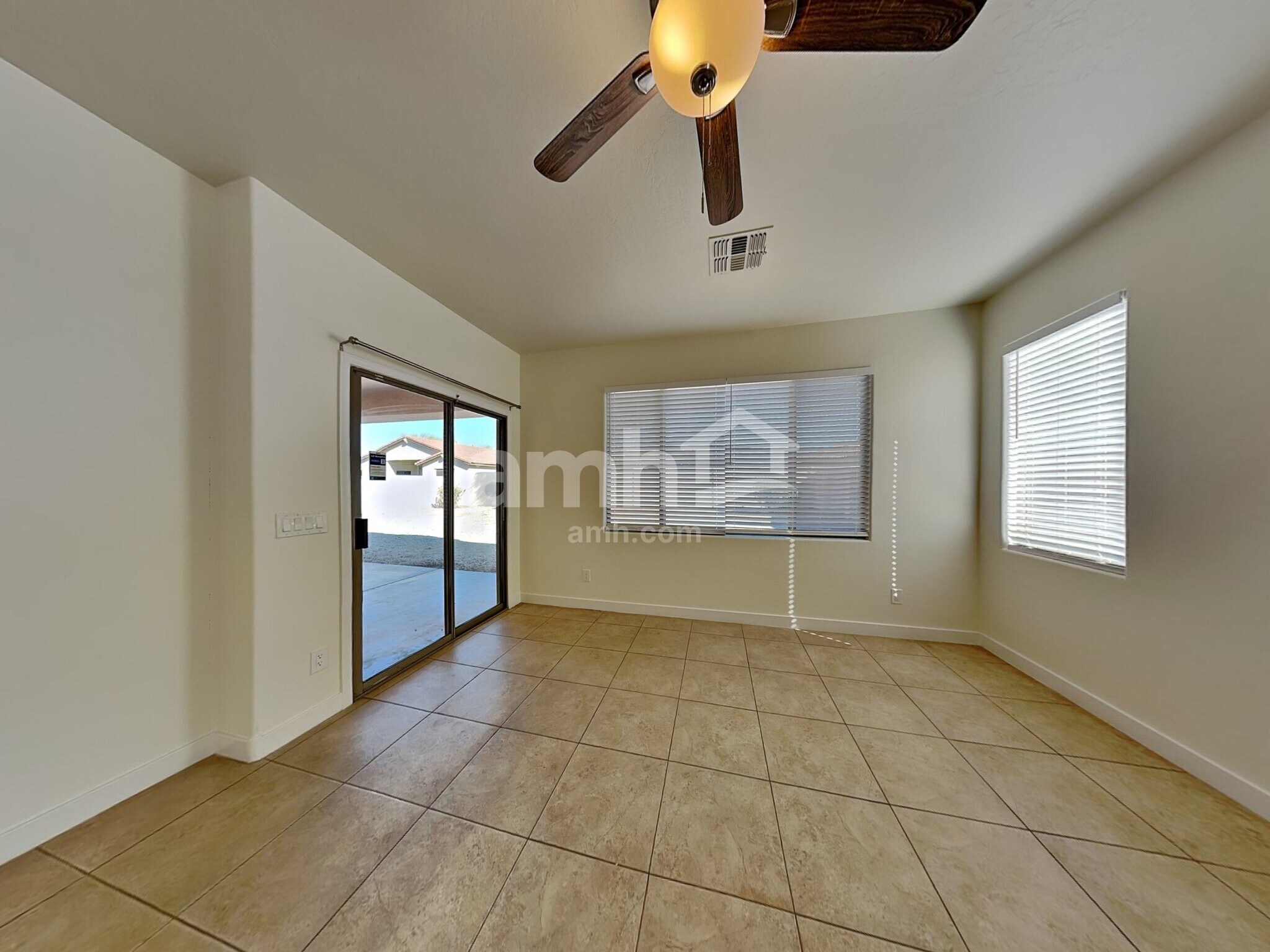 Building Photo - 8854 W Northview Ave