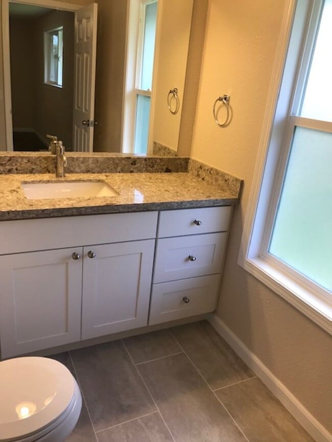 Building Photo - Beautifully remodeled 2 Story SFH 4 BD 2.5...