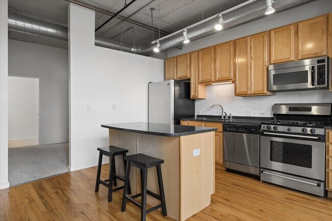 Building Photo - 6 S Laflin St