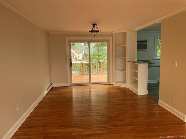 Building Photo - 98 Soundview Dr