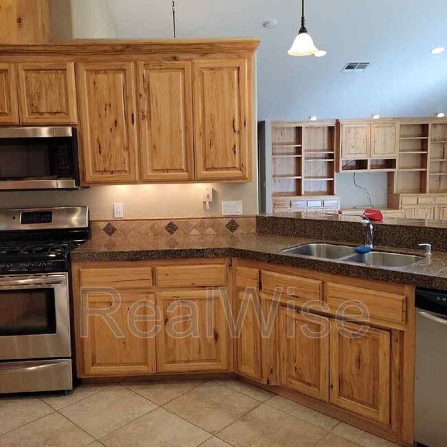 Building Photo - 373 Donet Ln